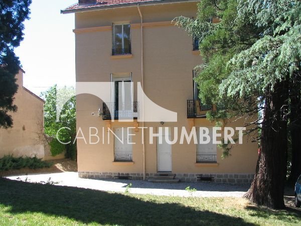 APPARTEMENT T1 A LOUER - ST ETIENNE FAURIEL - 32 m2 - 364 &euro; charges comprises par mois