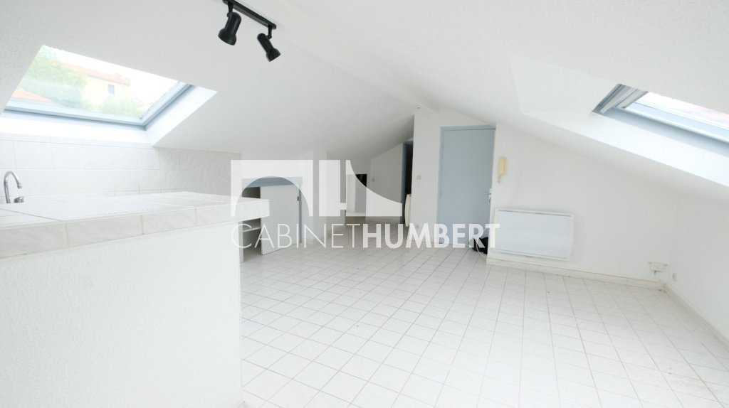 APPARTEMENT T1 A VENDRE - ST ETIENNE FAURIEL - 40 m2 - 32 000 &euro;