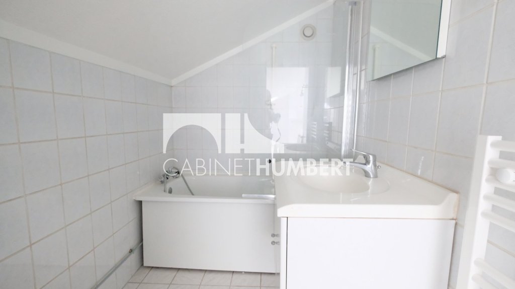 APPARTEMENT T1 A VENDRE - ST ETIENNE FAURIEL - 40 m2 - 32 000 &euro;