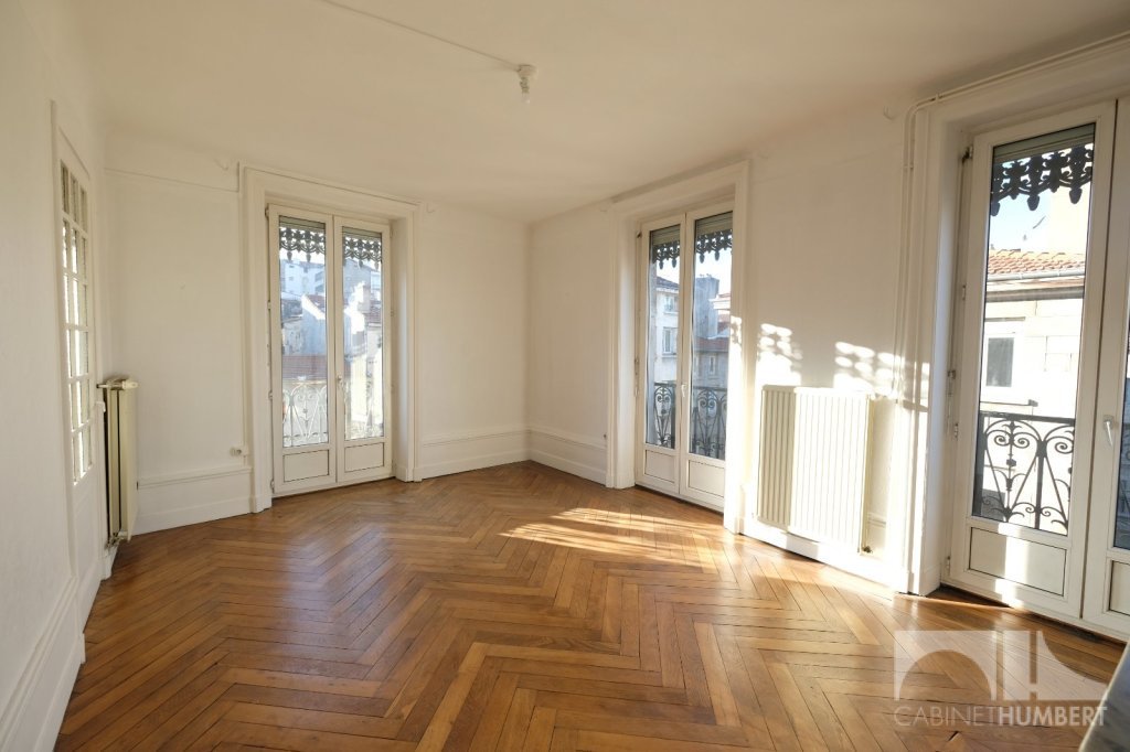APPARTEMENT T2 A LOUER - ST ETIENNE CENTRE VILLE - 55,7 m2 - 510 € charges comprises par mois