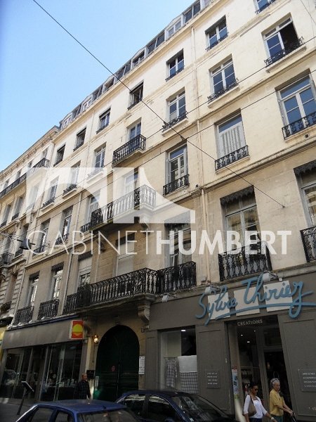 APPARTEMENT T2 A LOUER - ST ETIENNE CENTRE VILLE - 39 m2 - 420 &euro; charges comprises par mois