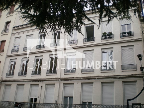 APPARTEMENT T2 A LOUER - ST ETIENNE CENTRE VILLE - 42.32 m2 - 380 &euro; charges comprises par mois