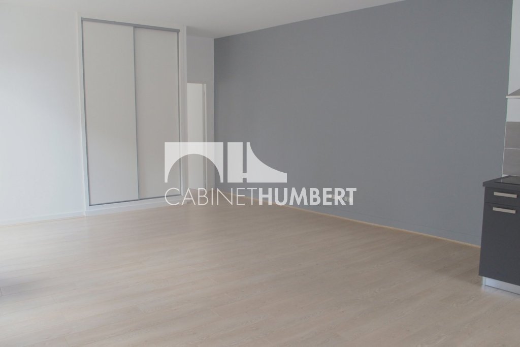 APPARTEMENT T2 A LOUER - ST ETIENNE CENTRE VILLE - 65.3 m2 - 525€ charges comprises par mois