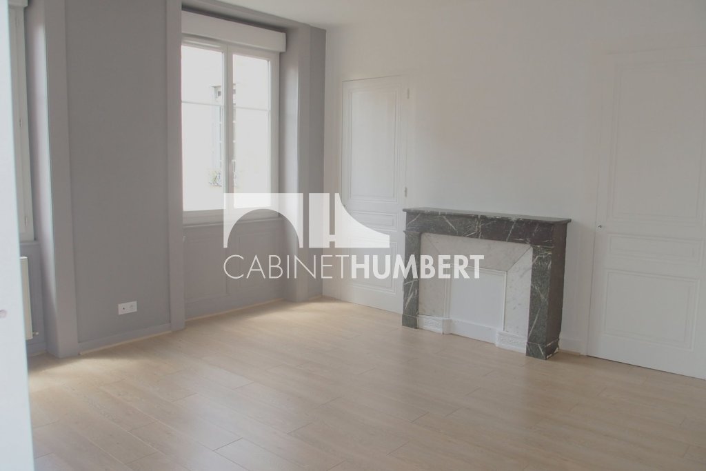 APPARTEMENT T2 A LOUER - ST ETIENNE CENTRE VILLE - 65.3 m2 - 525€ charges comprises par mois