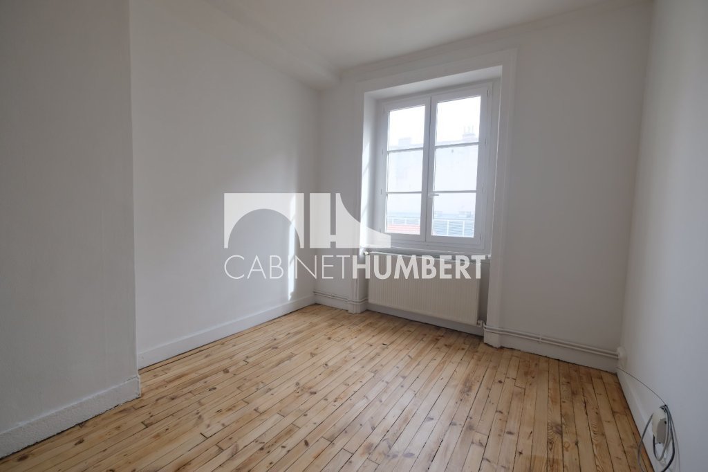 APPARTEMENT T2 A LOUER - ST ETIENNE CENTRE VILLE - 48.06 m2 - 495 &euro; charges comprises par mois