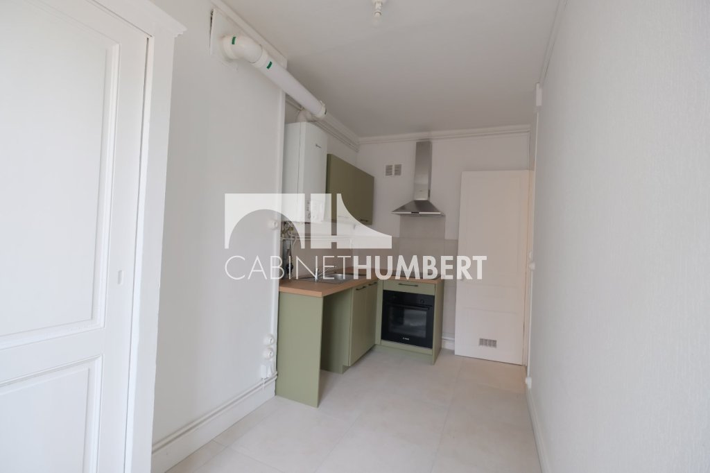 APPARTEMENT T2 A LOUER - ST ETIENNE CENTRE VILLE - 48.06 m2 - 495 &euro; charges comprises par mois