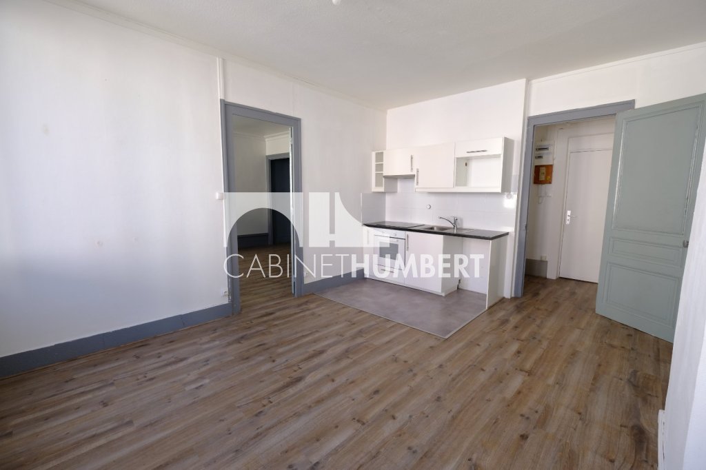 APPARTEMENT T2 A LOUER - ST ETIENNE CENTRE VILLE - 48 m2 - 415�&euro; charges comprises par mois