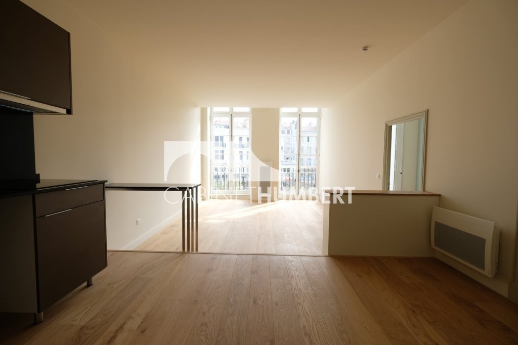 APPARTEMENT T2 A LOUER - ST ETIENNE CENTRE VILLE - 54.15 m2 - 580 &euro; charges comprises par mois
