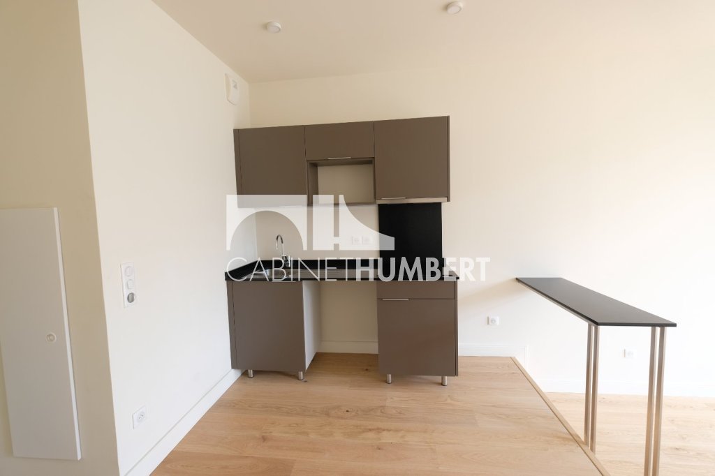 APPARTEMENT T2 A LOUER - ST ETIENNE CENTRE VILLE - 54.15 m2 - 580 &euro; charges comprises par mois