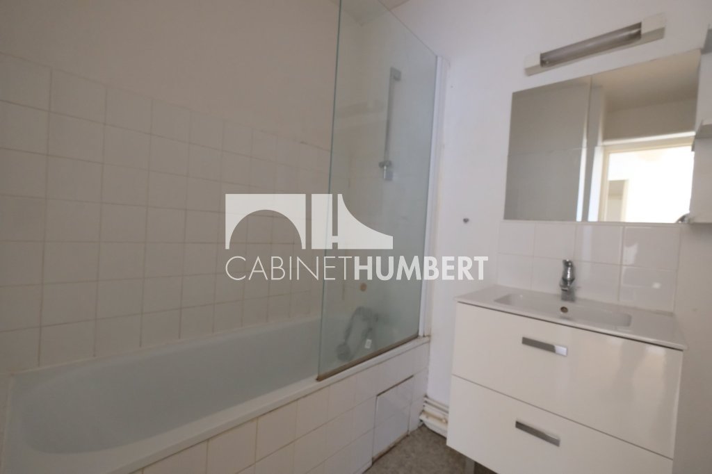 APPARTEMENT T2 A LOUER - ST ETIENNE CENTRE VILLE - 47.32 m2 - 450 &euro; charges comprises par mois