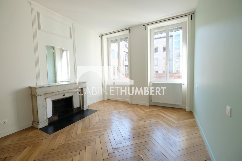 APPARTEMENT T2 A LOUER - ST ETIENNE CENTRE VILLE - 53.49 m2 - 515 &euro; charges comprises par mois