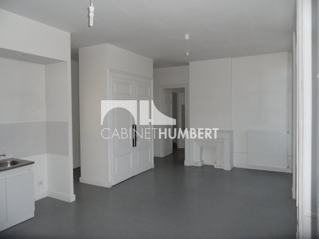 APPARTEMENT T2 A LOUER - ST ETIENNE CENTRE VILLE - 56.32 m2 - 495€ charges comprises par mois