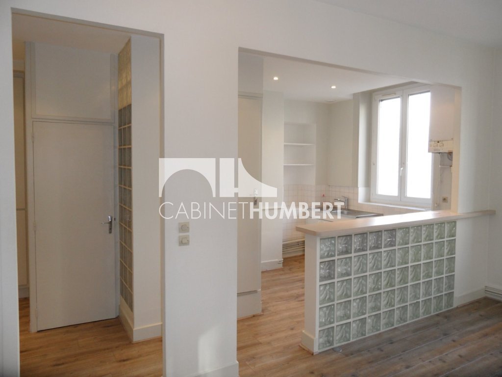 APPARTEMENT T2 A LOUER - ST ETIENNE CENTRE VILLE - 49.11 m2 - 485 &euro; charges comprises par mois