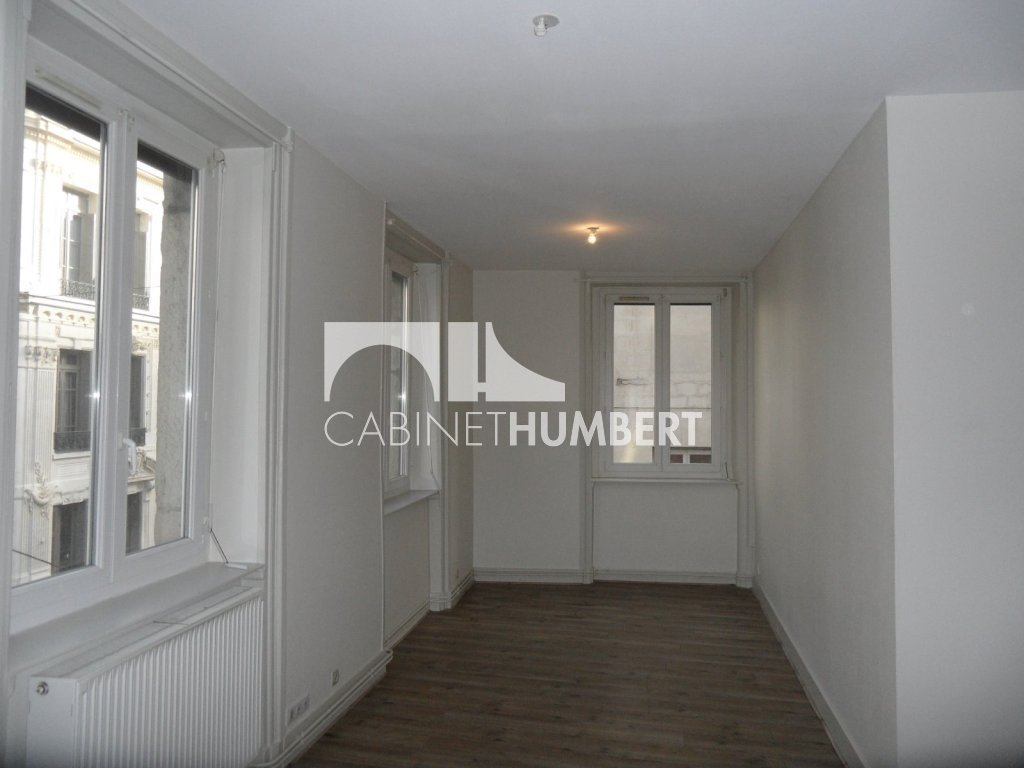 APPARTEMENT T2 A LOUER - ST ETIENNE CENTRE VILLE - 49.11 m2 - 485 &euro; charges comprises par mois