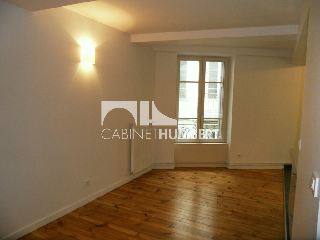 APPARTEMENT T2 A LOUER - ST ETIENNE CENTRE VILLE - 49.84 m2 - 505 &euro; charges comprises par mois