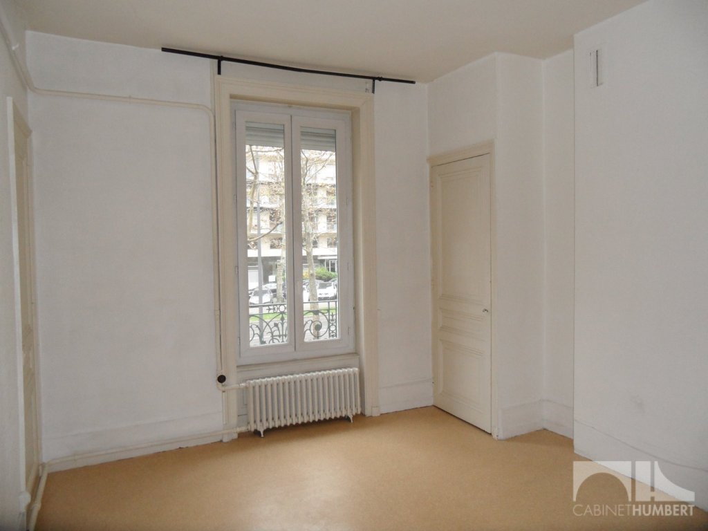 APPARTEMENT T2 A LOUER - ST ETIENNE FAURIEL - 43,49 m2 - 390 € charges comprises par mois