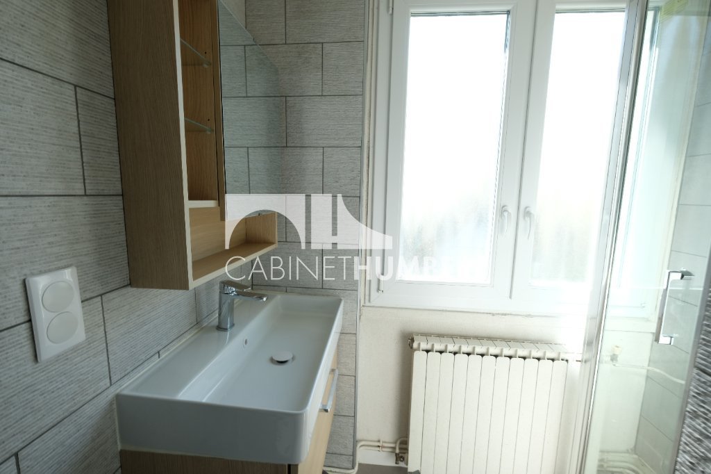 T2 MEUBLE A LOUER - ST ETIENNE FAURIEL - 45.39 m2 - 570�&euro; charges comprises par mois