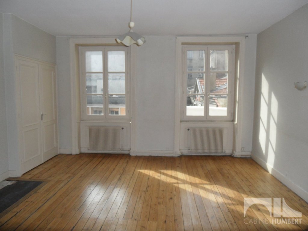 APPARTEMENT T2 A LOUER - ST ETIENNE HOTEL DE VILLE - 66,85 m2 - 395 € charges comprises par mois