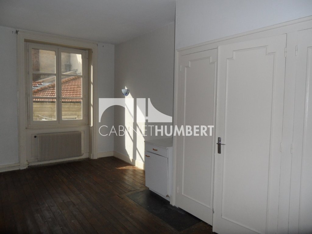 APPARTEMENT T2 A LOUER - ST ETIENNE HOTEL DE VILLE - 66.85 m2 - 410 € charges comprises par mois