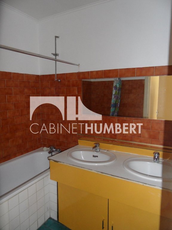 APPARTEMENT T2 A LOUER - ST ETIENNE HOTEL DE VILLE - 66.85 m2 - 410 € charges comprises par mois