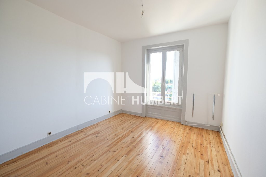 APPARTEMENT T2 A LOUER - ST ETIENNE MONTPLAISIR - 56.79 m2 - 440 &euro; charges comprises par mois