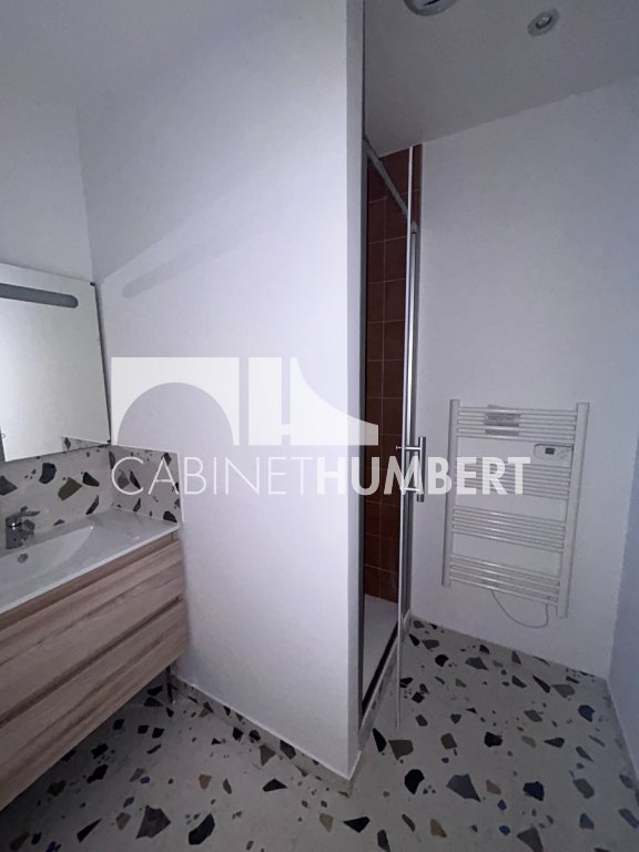 APPARTEMENT T2 A LOUER - ST ETIENNE PLACE DORIAN - 46.52 m2 - 550 &euro; charges comprises par mois