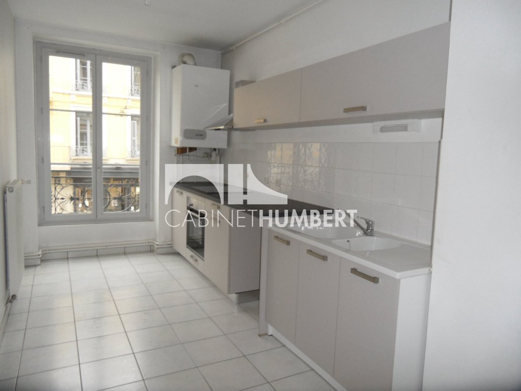 APPARTEMENT T2 A LOUER - ST ETIENNE PREFECTURE - 47.61 m2 - 480�&euro; charges comprises par mois