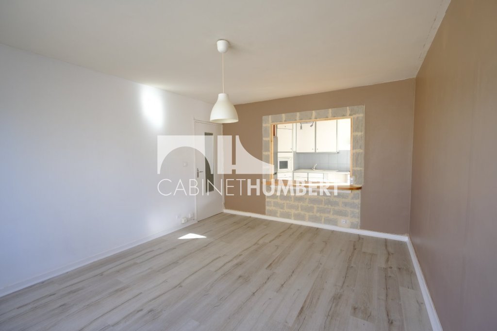 APPARTEMENT T2 A LOUER - ST ETIENNE VIVARAIZE - 49.25 m2 - 490 &euro; charges comprises par mois