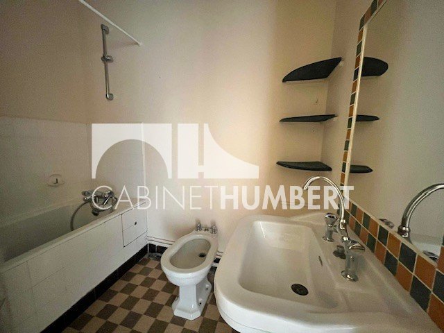 APPARTEMENT T2 A VENDRE - ST ETIENNE CENTRE VILLE - 43.1 m2 - 59 000 €