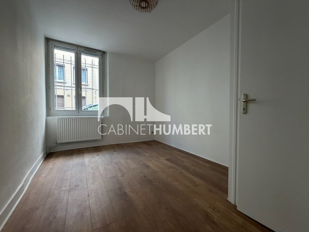 APPARTEMENT T2 A VENDRE - ST ETIENNE FAURIEL - 52.33 m2 - 60 000 &euro;