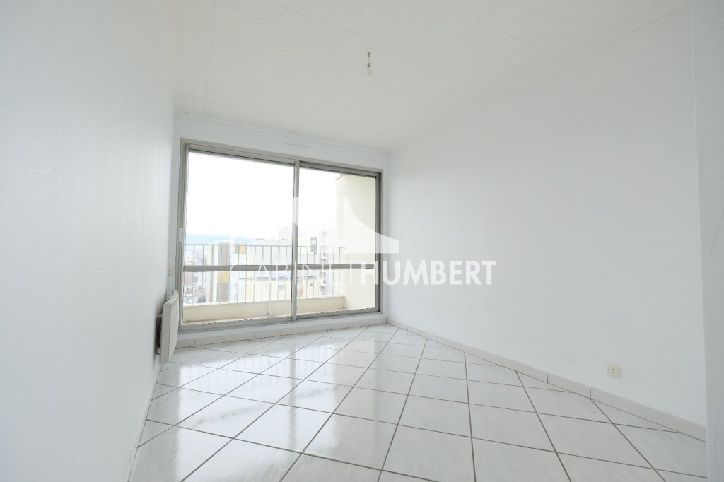 APPARTEMENT T3 A LOUER - ST ETIENNE BERGSON - 86.75 m2 - 860�&euro; charges comprises par mois