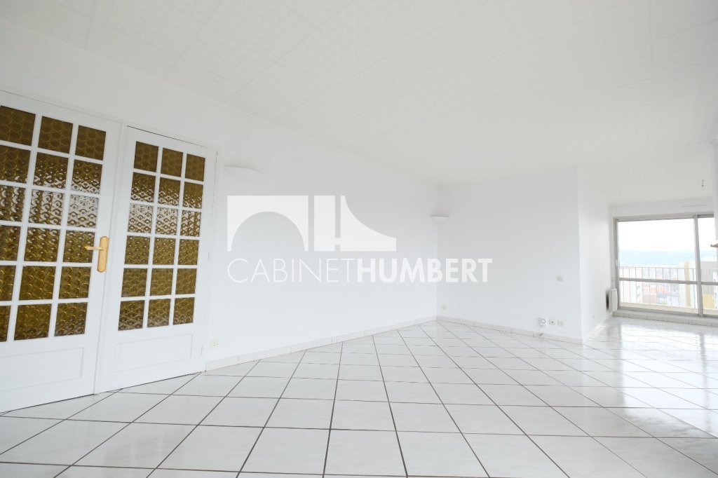 APPARTEMENT T3 A LOUER - ST ETIENNE BERGSON - 86.75 m2 - 860�&euro; charges comprises par mois