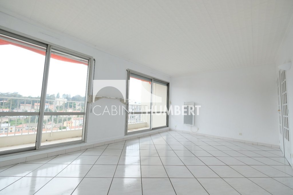 APPARTEMENT T3 A LOUER - ST ETIENNE BERGSON - 86.75 m2 - 860�&euro; charges comprises par mois