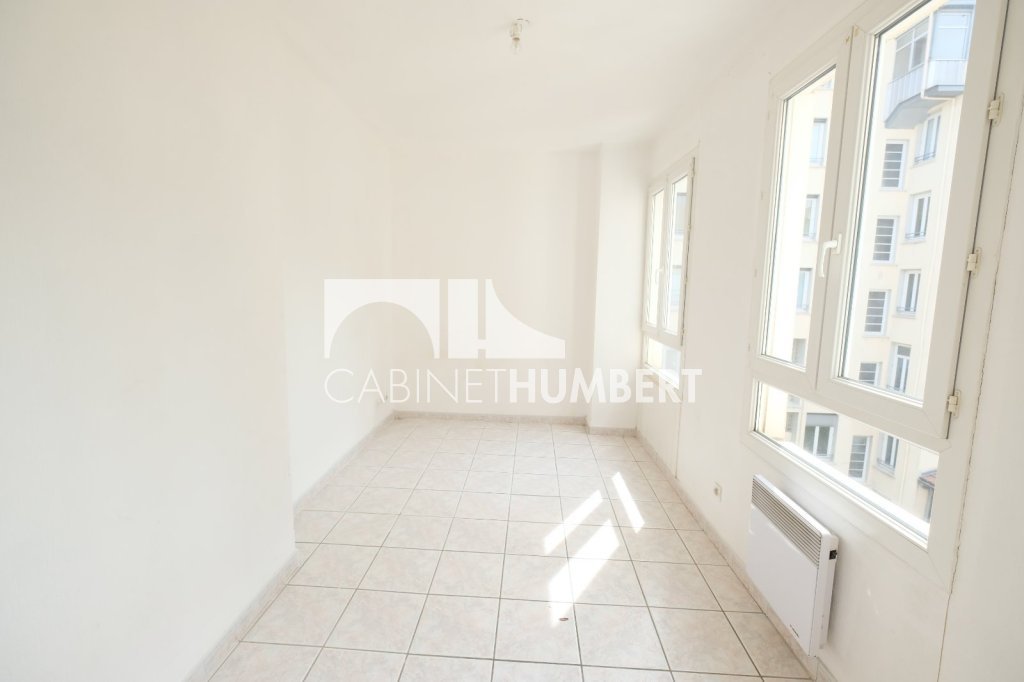APPARTEMENT T3 A LOUER - ST ETIENNE CARNOT - 40 m2 - 400 &euro; charges comprises par mois