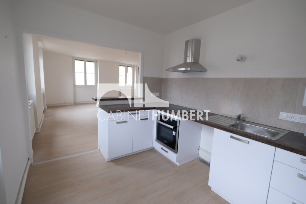 APPARTEMENT T3 A LOUER - ST ETIENNE CENTRE VILLE - 84.77 m2 - 740 &euro; charges comprises par mois