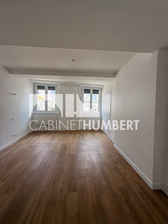 APPARTEMENT T3 A LOUER - ST ETIENNE CENTRE VILLE - 98.02 m2 - 795 € charges comprises par mois