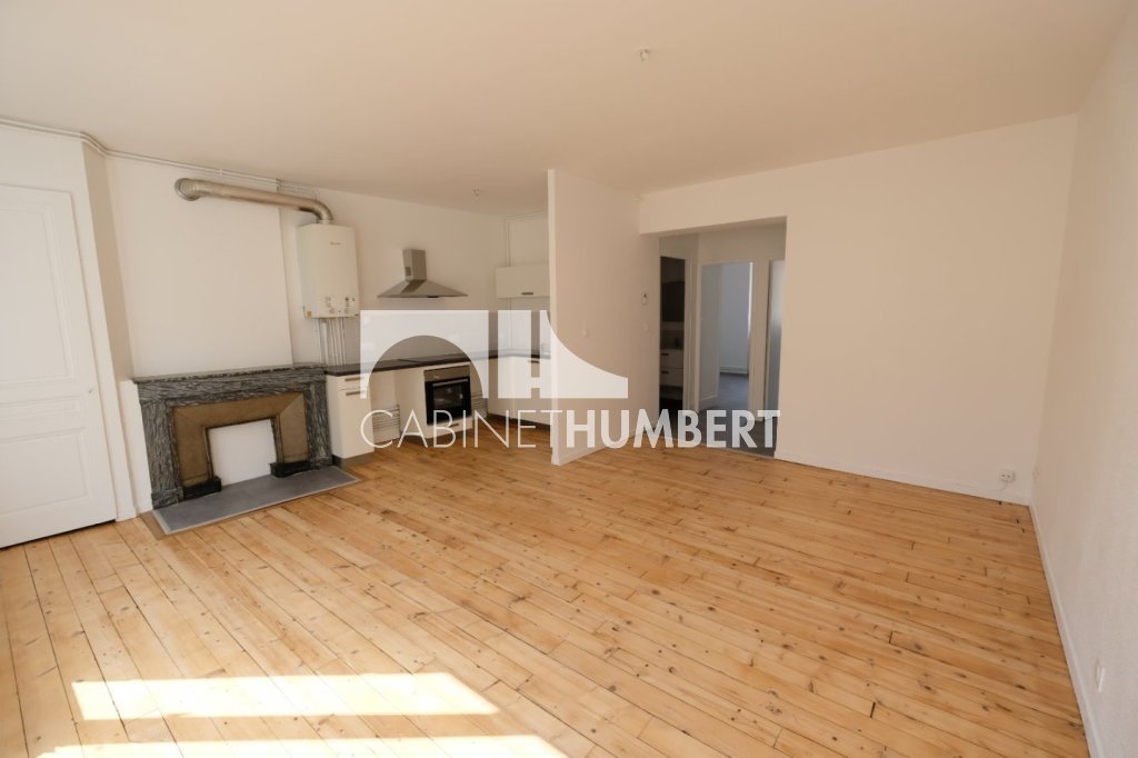 APPARTEMENT T3 A LOUER - ST ETIENNE CENTRE VILLE - 55.78 m2 - 540€ charges comprises par mois