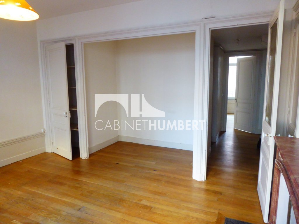 APPARTEMENT T3 A LOUER - ST ETIENNE CENTRE VILLE - 93.72 m2 - 650 &euro; charges comprises par mois
