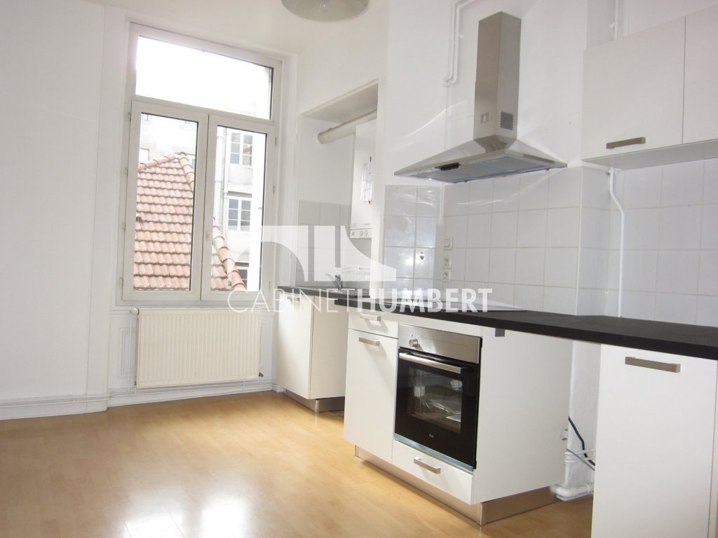 APPARTEMENT T3 A LOUER - ST ETIENNE CENTRE VILLE - 93.72 m2 - 650 &euro; charges comprises par mois