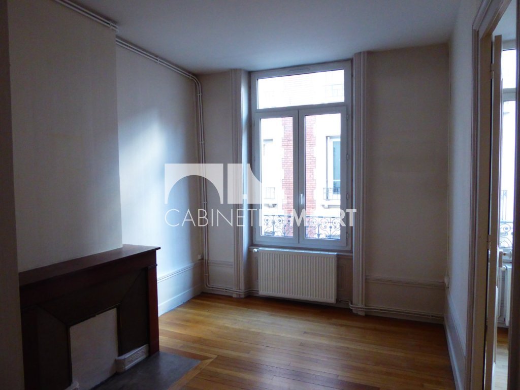 APPARTEMENT T3 A LOUER - ST ETIENNE CENTRE VILLE - 93.72 m2 - 650 &euro; charges comprises par mois