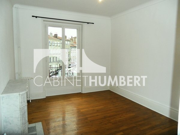 APPARTEMENT T3 A LOUER - ST ETIENNE CENTRE VILLE - 78.89 m2 - 550€ charges comprises par mois