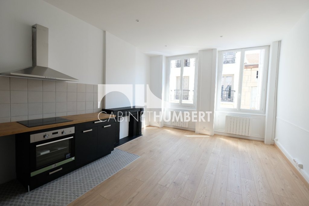APPARTEMENT T3 A LOUER - ST ETIENNE CENTRE VILLE - 53 m2 - 585€ charges comprises par mois