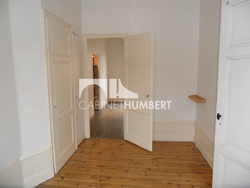 APPARTEMENT T3 A LOUER - ST ETIENNE CENTRE VILLE - 53 m2 - 425 &euro; charges comprises par mois