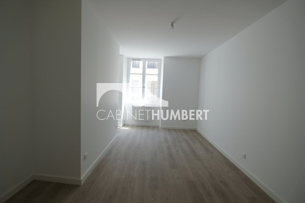 APPARTEMENT T3 A LOUER - ST ETIENNE CENTRE VILLE - 78.86 m2 - 740€ charges comprises par mois