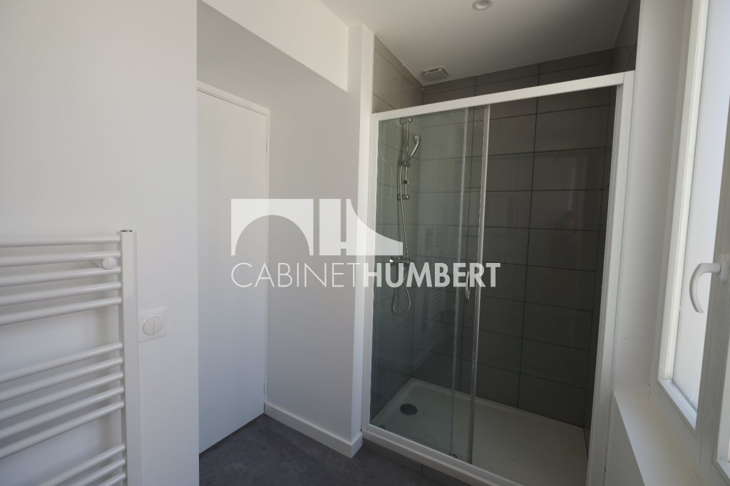 APPARTEMENT T3 A LOUER - ST ETIENNE CENTRE VILLE - 78.86 m2 - 740€ charges comprises par mois