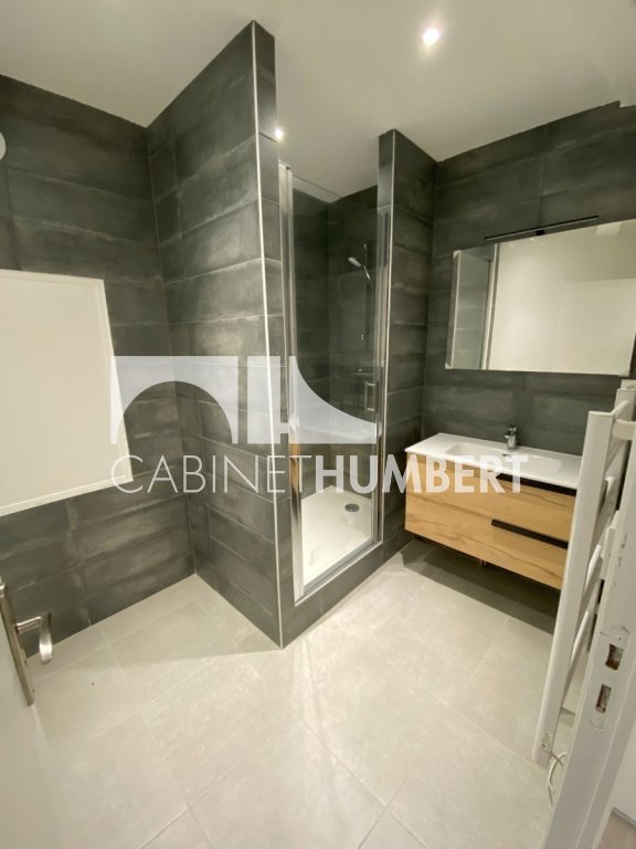 APPARTEMENT T3 A LOUER - ST ETIENNE CENTRE VILLE - 78 m2 - 700 &euro; charges comprises par mois