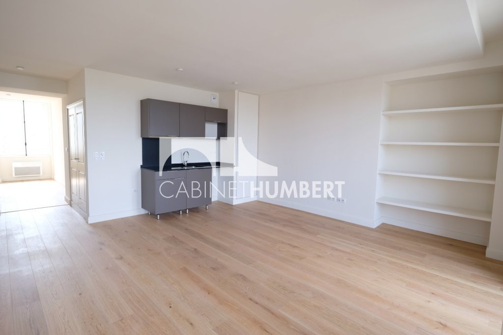 HYPER CENTRE A LOUER - ST ETIENNE CENTRE VILLE - 79.85 m2 - 830 € charges comprises par mois