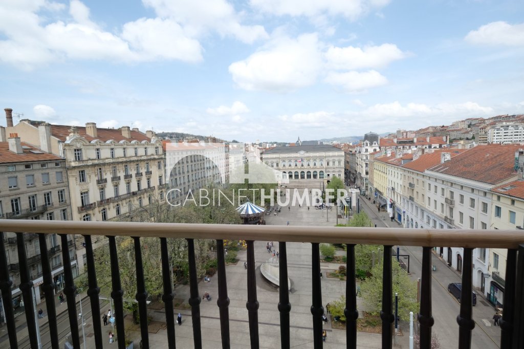 HYPER CENTRE A LOUER - ST ETIENNE CENTRE VILLE - 79.85 m2 - 830 € charges comprises par mois