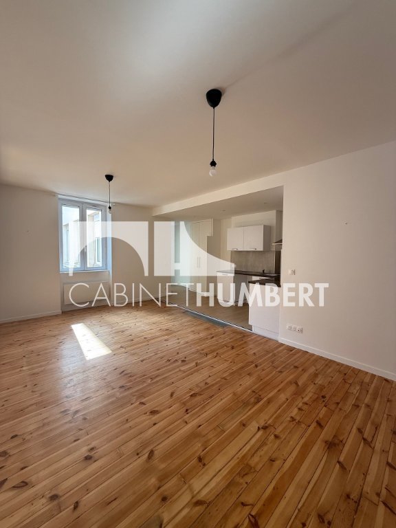 CENTRE-VILLE A LOUER - ST ETIENNE CENTRE VILLE - 74.19 m2 - 715€ charges comprises par mois