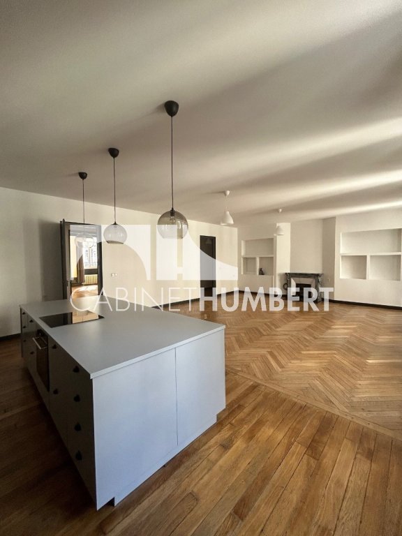 APPARTEMENT T3 A LOUER - ST ETIENNE CENTRE VILLE - 157.04 m2 - 915�&euro; charges comprises par mois